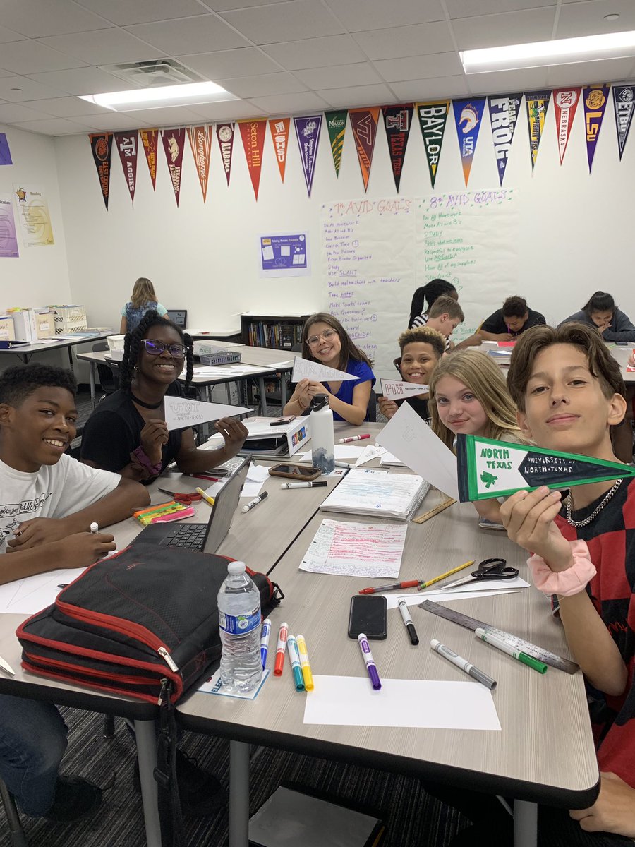RobinsonAVID's tweet photo. College GOALS! https://t.co/JP0D408R4i