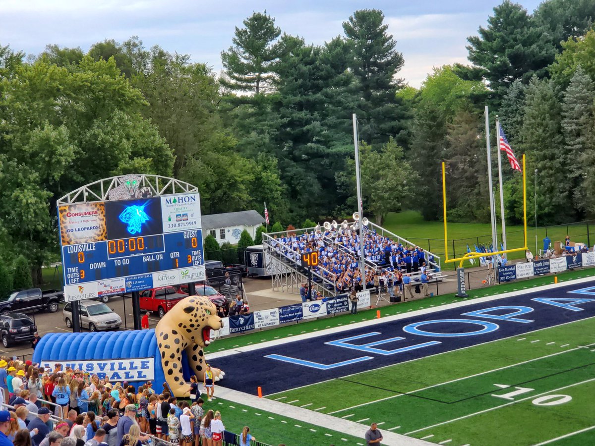 SamBourquin16's tweet photo. Halftime..  Louisville 21.  North Canton Hoover 14. #FridayNightOhio and 99.7FM. 🏈🏈🏈 https://t.co/au3D3kryEB