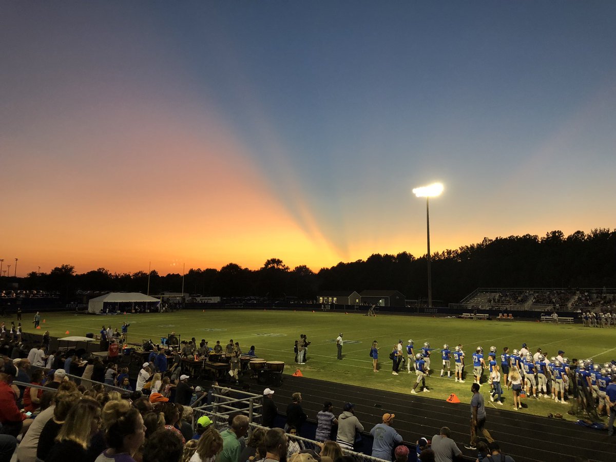 AtleeHoops's tweet photo. It’s a beautiful night for some @AtleeFootball #weareatlee #atleehighschool https://t.co/2t1SL0LX7E