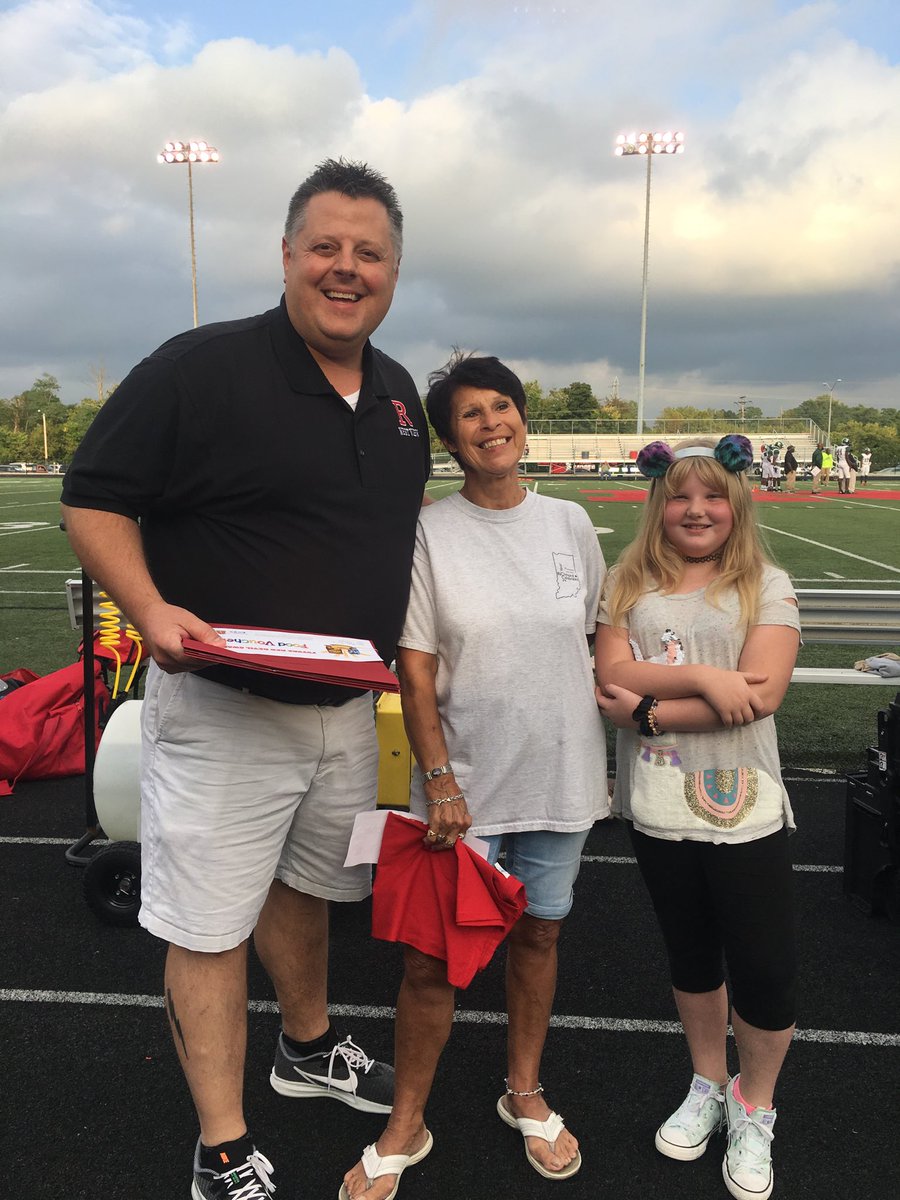 steve_jones52's tweet photo. Westviewโs first student of the week at the high school football game! Celebrating our Future Red Devils!#RHSRedDevils https://t.co/MDHriOthA2