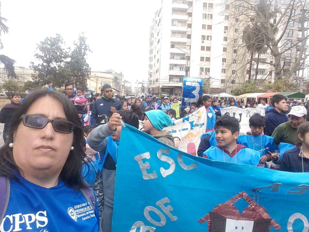 VickyA2011's tweet photo. #EquipoAzul Escuelas Abiertas Oscar V Oñativia https://t.co/RN5IP4aUE4
