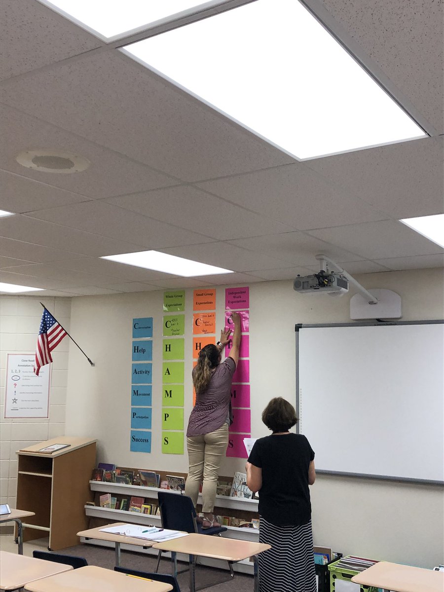 MsEdwar04862152's tweet photo. Co-teacher team work at its finest. Setting clear expectations so students can focus on learning. I have an AMAZING teaching team! ELA rocks 🤘🏼 https://t.co/zn12x5hFcR