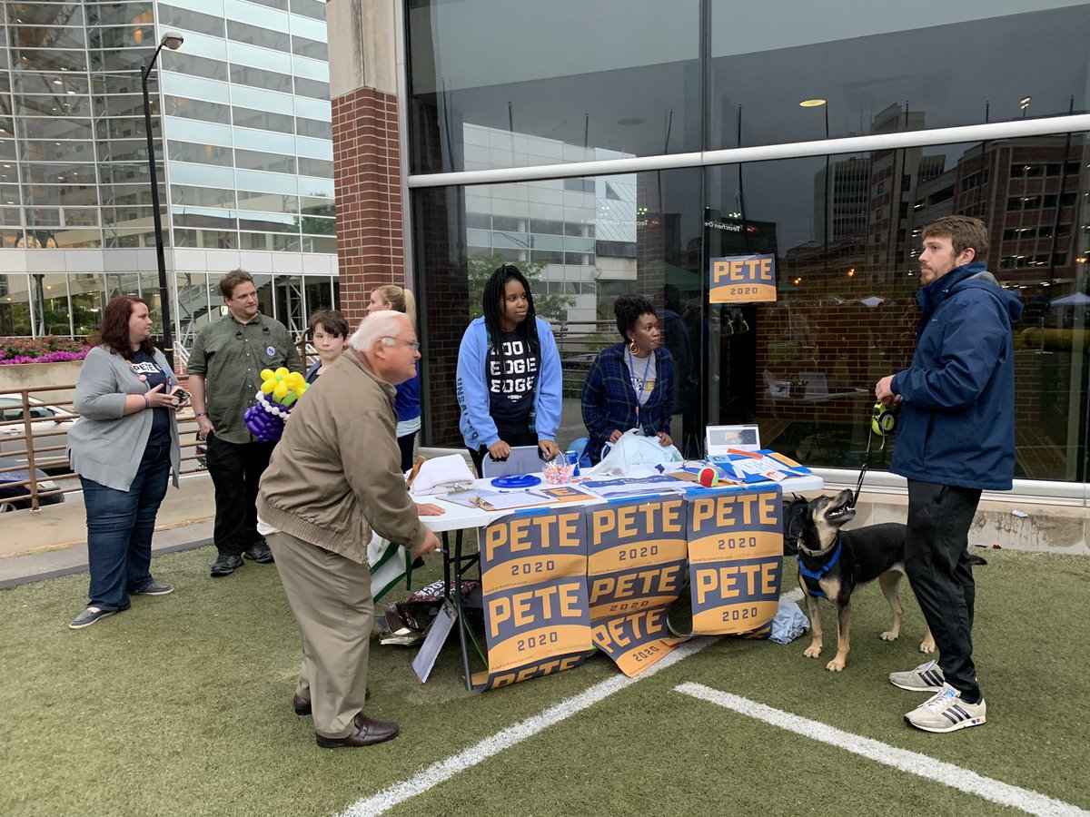 Musicians4Pete's tweet photo. So excited to be supporting @PeteButtigieg, @Chas10Buttigieg, and @firstdogsSB here at home &amp; meeting our generous volunteers working the Pete spot at the Dogs Day of Summer! Also love these wonderful owners of #fancydelights ❤️#dogsdaySB #iamsouthbend #PeteforAmerica #WinTheEra https://t.co/TbnZ9yM7uz