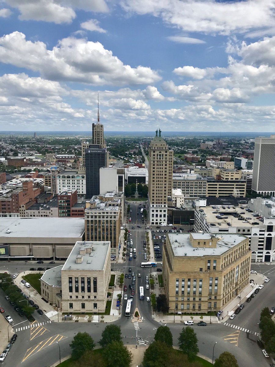 Brief train layover in Buffalo en route to #NACTO2019. Half of Niagra Square shown: some legs are signalized, some are yield-controlled, some are stop-controlled 😵 Someone get this square a roundabout, stat!