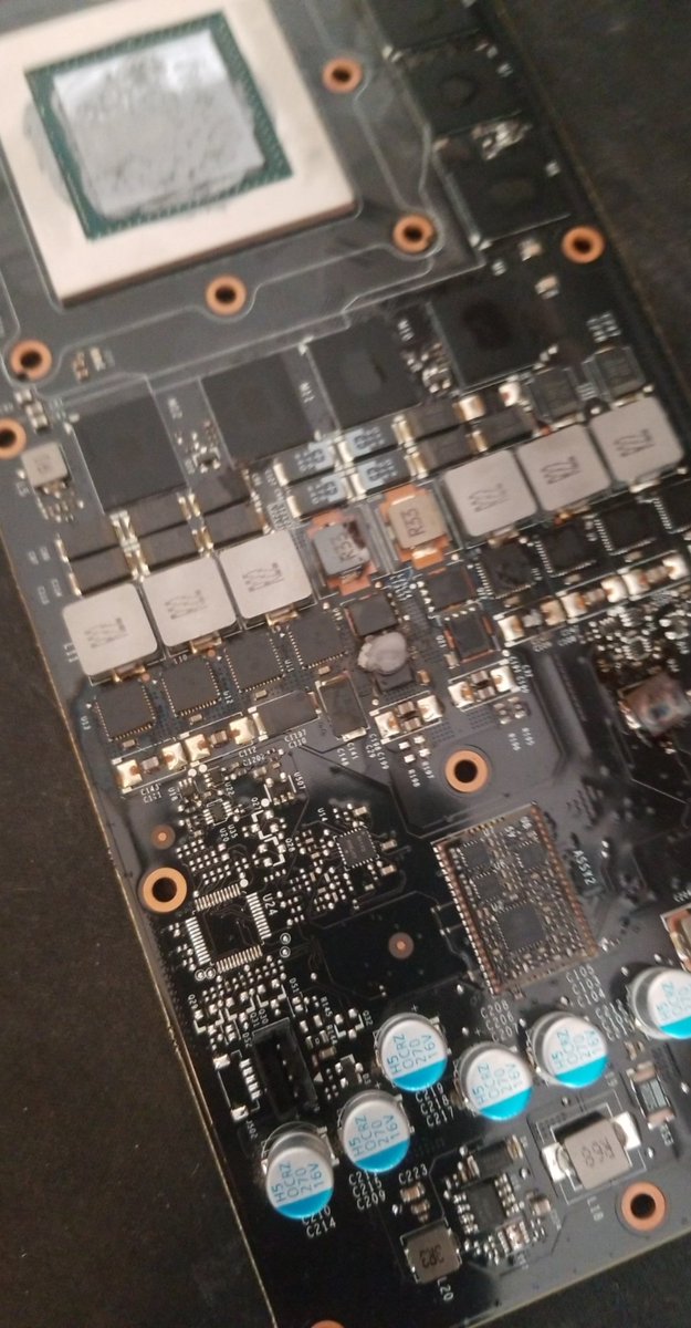 Markymark44mk's tweet photo. What a lovely day for my GPU to catch on fire! The water pump is toast also.. https://t.co/Xi8z6d9ofD