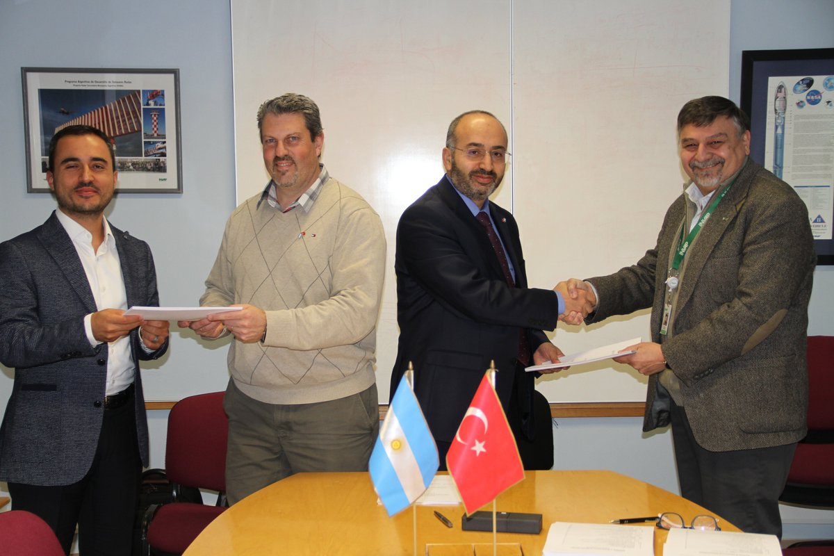 LatamSatelital's tweet photo. #INVAP🇦🇷 y #TAI🇹🇷 firmaron la asociación anunciada en mayo para crear una nueva empresa, denominada #GSATOCOM, que desarrolle una plataforma satelital #SmallGEO con propulsión eléctrica
https://t.co/AF9PAqkrVL https://t.co/ewAlaELuVq
