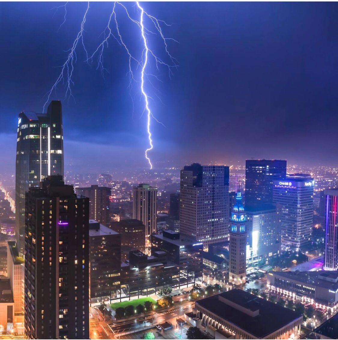 Hey Denver! What are you up to this weekend? 

Shoutout to @fanton.photography for this incredible shot of downtown!