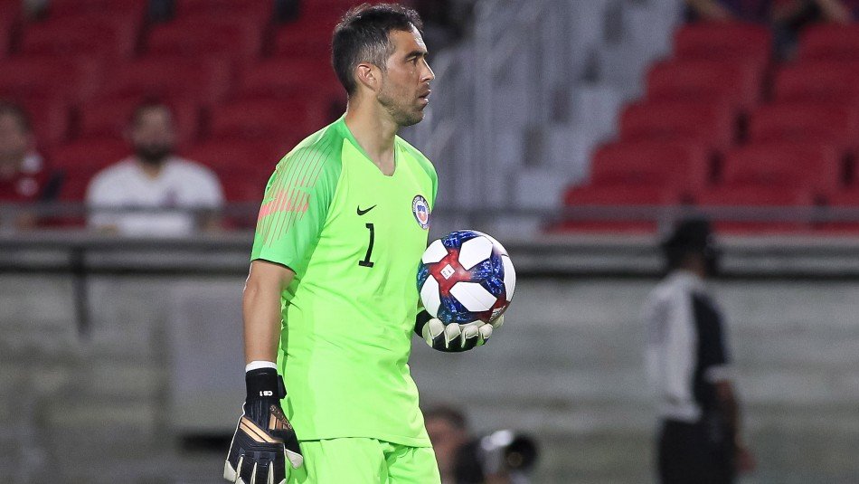 invasionchile's tweet photo. Claudio Bravo se llevó el balón para su hija: "Ella no me recordaba en la selección".
Lea más en:
https://t.co/YigNjZsonv
#ClaudioBravo #SeleccionChilena #Chile #ChilevsArgentina #RadioInvasion #Santiago #ViñaDelMar #Valparaiso #LaSerena #Antofagasta #Iquique #Concepcion #Rt https://t.co/UNCMBnCEDZ