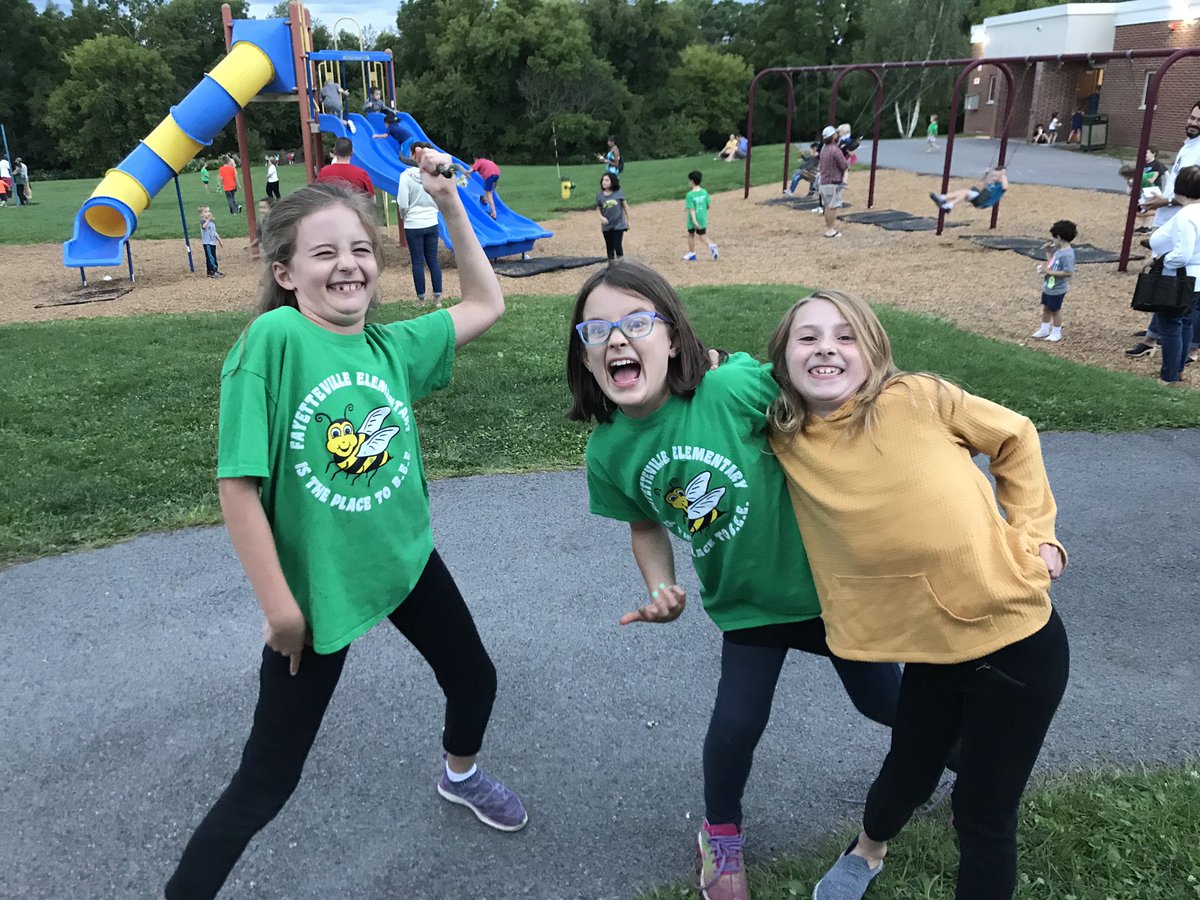 nyckristie's tweet photo. We had a GREAT time at the Fay-El Welcome Back Picnic this evening... and we beat the rain! Huge thanks to the @FayElHSA for all the work that went into this awesome event. It’s going to be a GREAT year! #WelcomeBackBees @fmschools #fmhornetpride https://t.co/wWQ4L1UPBQ