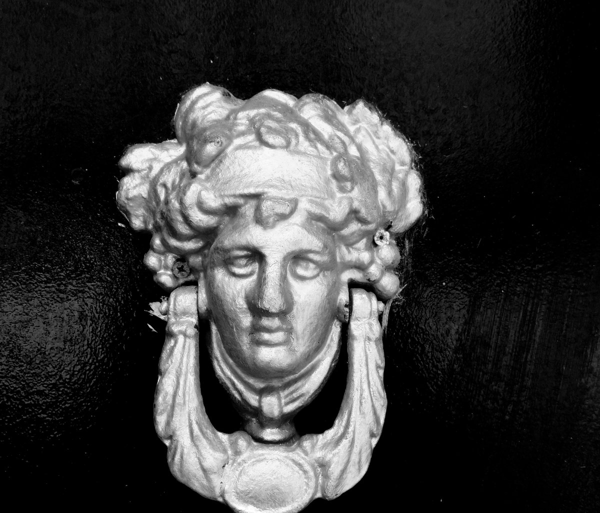 PhotoMeralMeri's tweet photo. #PhotographybyMeralMeri
#photography
#photo #statuev #doorknob https://t.co/FoZ5UH3YKv