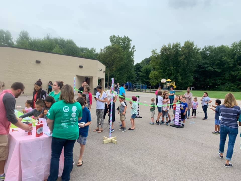 eriksson_pto's tweet photo. What a great turnout for the ice cream social!!  I know we are all looking forward to an awesome year! 🐸 https://t.co/nPVsMGrJZp