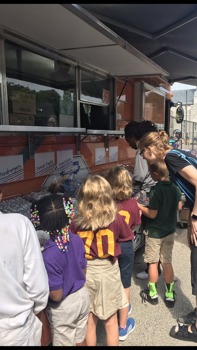 collierc's tweet photo. 290 special guests joined us for #SpecialPersonsDay joining students for morning classes and lunch today @IPS_CFI. Thank you to @IPS_FoodService for bringing the #BusStopCafe!
@AleesiaLJohnson @IPSSchools @TNolanWatkins https://t.co/VHR2oo8QLK