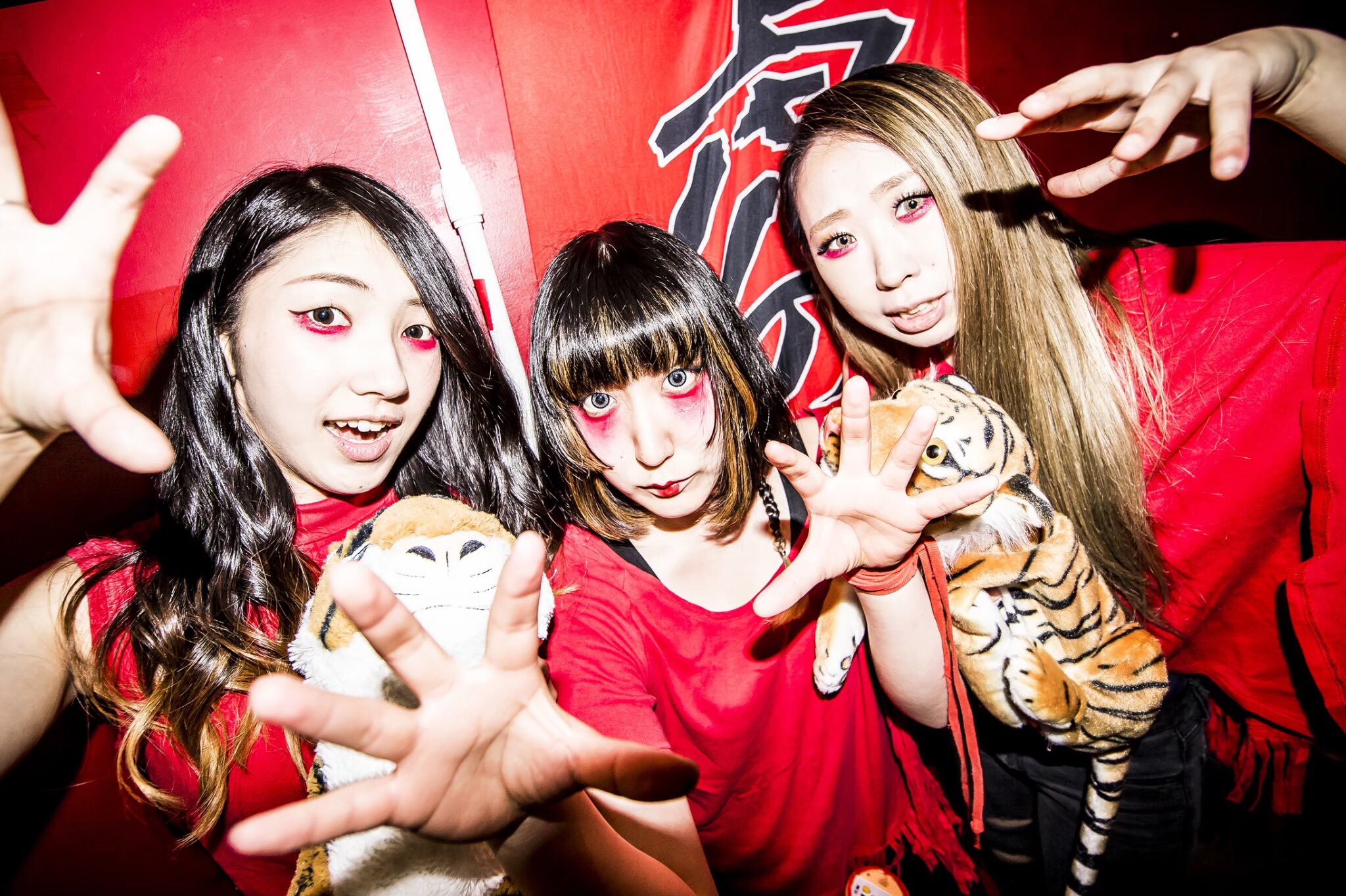 Su凸ko D凹koi すっとこどっこい ゲストvo登場 謎に包まれていた同名バンド すっとこどっこい その実態はメンバーが日変わりするロハスなアコースティックパンクバンドらしい この日は虎の子ラミーからvoマザー ヤナギ ロマンス バカンスから Su凸ko D凹koi すっとこどっこい ゲストvo登場 謎に包まれていた同名バンド すっとこどっこい その実態はメンバーが日変わりするロハスなアコースティックパンクバンドらしい この日は虎の子ラミーからvoマザー ヤナギ ロマンス バカンスから