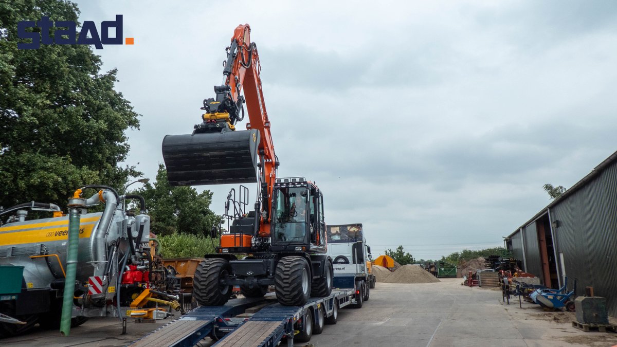 Deze week hebben wij een nieuwe Doosan DX10Z af mogen leveren bij Van der Pluijm Raamdonkersveer B.V. en een nieuwe Doosan DX140W-5 bij Riphagen Holding B.V. Beide heel veel goede en veilige Doosan draaiuren gewenst! #staad #staadkracht #doosan #graafmachine