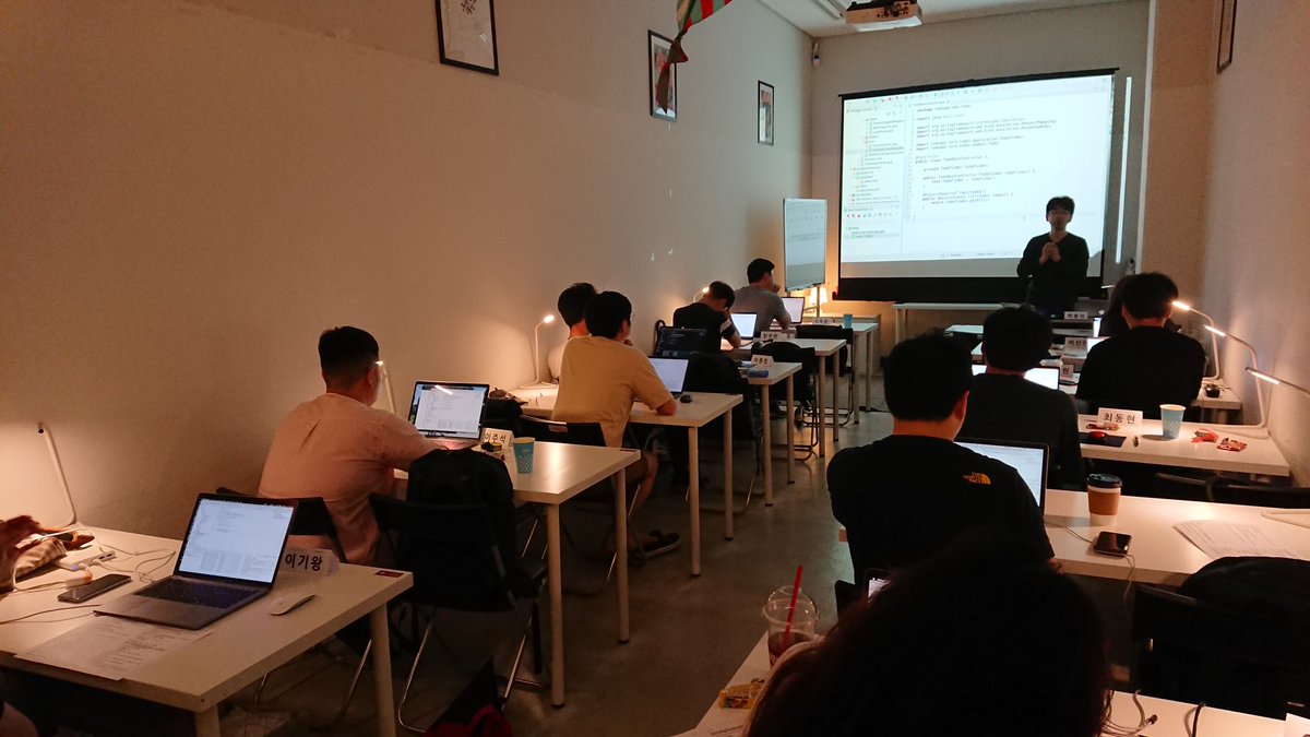 spring__runner's tweet photo. Mastering Spring Web 101 Workshop
4번째 과정이 진행중입니다.

#스프링러너 #springrunner https://t.co/dcsenyxNjR