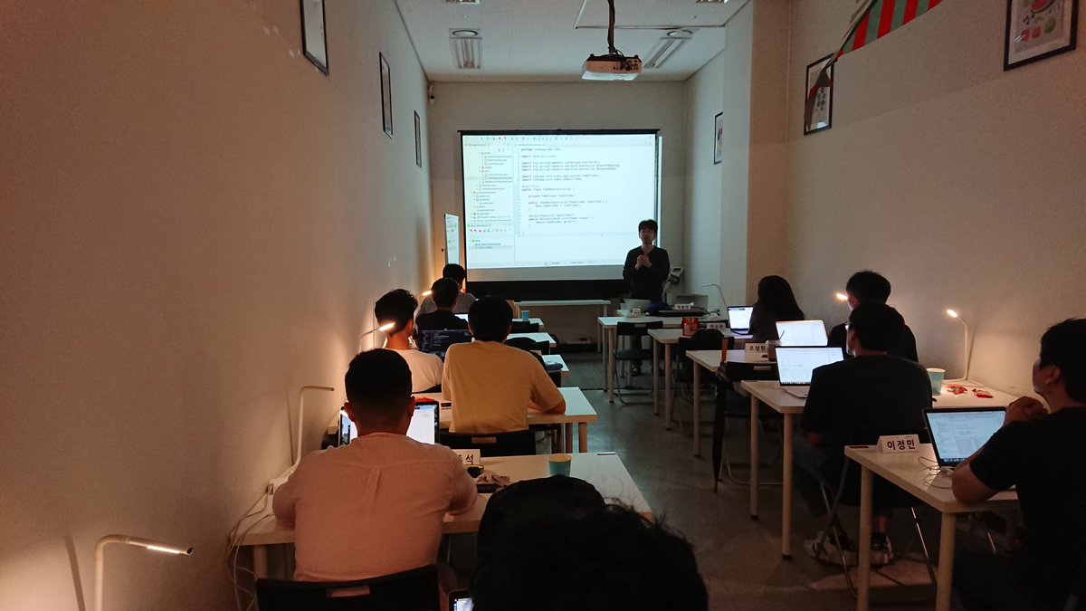 spring__runner's tweet photo. Mastering Spring Web 101 Workshop
4번째 과정이 진행중입니다.

#스프링러너 #springrunner https://t.co/dcsenyxNjR