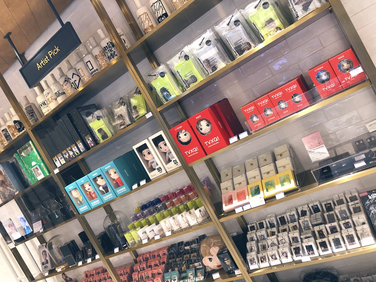 merancory1121's tweet photo. 本日のSMTSTOREはこんな感じ👀
ミニペンラはEXOレドベルNCTのみ
これはグッズ欲のない私でも実物見て欲しなりました💙
スジュのもまた再販してほしいな〜
再販してほしいな〜
#sumcafe
#清潭
#唄さんぽ https://t.co/Wsx2Tp0Ane