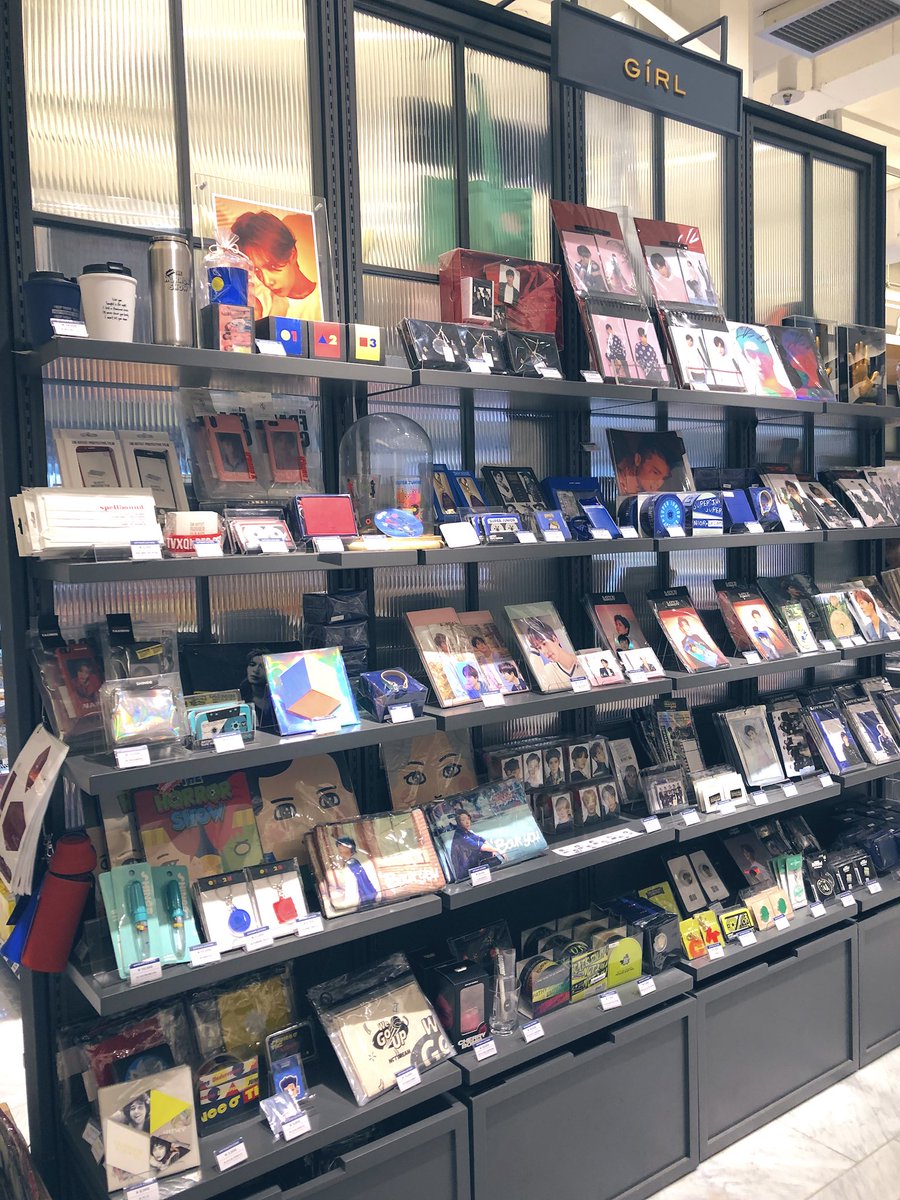 merancory1121's tweet photo. 本日のSMTSTOREはこんな感じ👀
ミニペンラはEXOレドベルNCTのみ
これはグッズ欲のない私でも実物見て欲しなりました💙
スジュのもまた再販してほしいな〜
再販してほしいな〜
#sumcafe
#清潭
#唄さんぽ https://t.co/Wsx2Tp0Ane