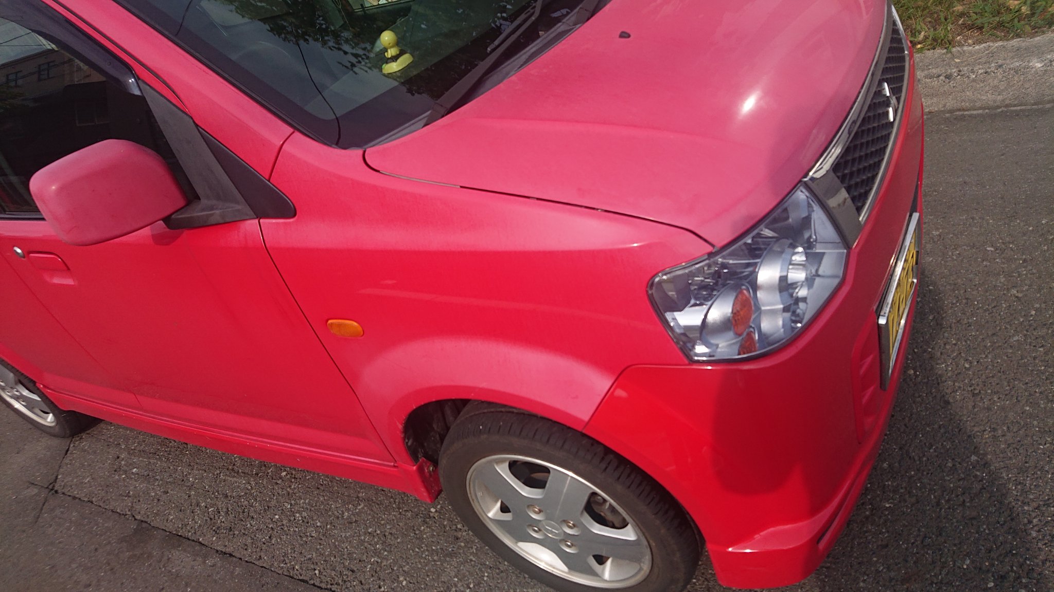 まさきんぐ 母親の車が色褪せて赤がピンクになってるけど 車は走ればいいから見た目はどうでもいい 車に金かけて余計な事するのはバカ って言われました 息子はバカです T Co Rnqhyo6cqt Twitter