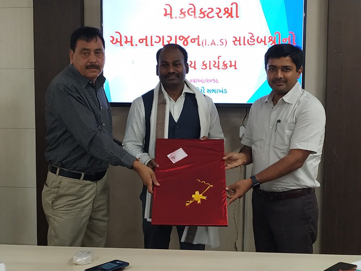 મોડાસા નગરપાલિકા દ્વારા અરવલ્લી જિલ્લાના નવનિયુક્ત કલેક્ટરશ્રી આદરણીય <a href="/AmruteshA/">Amrutesh Aurangabadkar,IAS</a> સાહેબને આવકાર તથા વિદાય લઈ રહેલા કલેક્ટરશ્રી આદરણીય <a href="/mnagarajan/">M Nagarajan</a> સાહેબને ભાવભીની વિદાય આપવામાં આવી. @CollectorArvali <a href="/rcmnorthudd/">Regional Commissioner Municipalities</a>