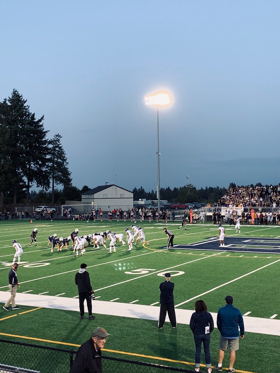 jedrickard's tweet photo. Friday Night Lights!! @BellarminePrep @PuyallupVikings https://t.co/y0BrnqmfjL