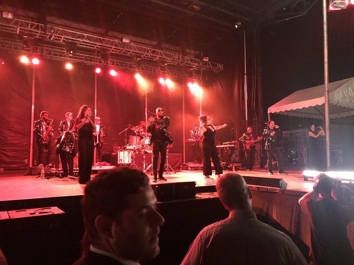 KUcancercenter's tweet image. Make your way to the dance floor! Emerald City Band is getting ready to perform! #TreadsandThreads