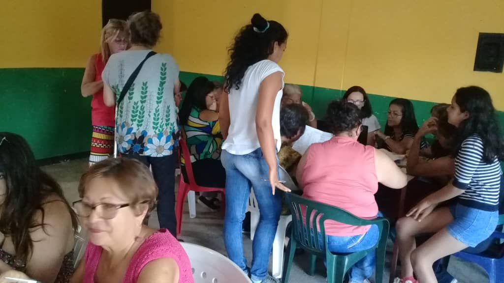 CPirineos1's tweet photo. Reunión (Mesas de trabajo) Sobre el Tema del Gas.  Fue todo un éxito.  Y Agradecimiento especial a la Licda Martha Ortiz por cumplir con el compromiso Adquirido con la COMUNIDAD ORGANIZADA DE PIRINEOS I. https://t.co/gffQs9Tv2L