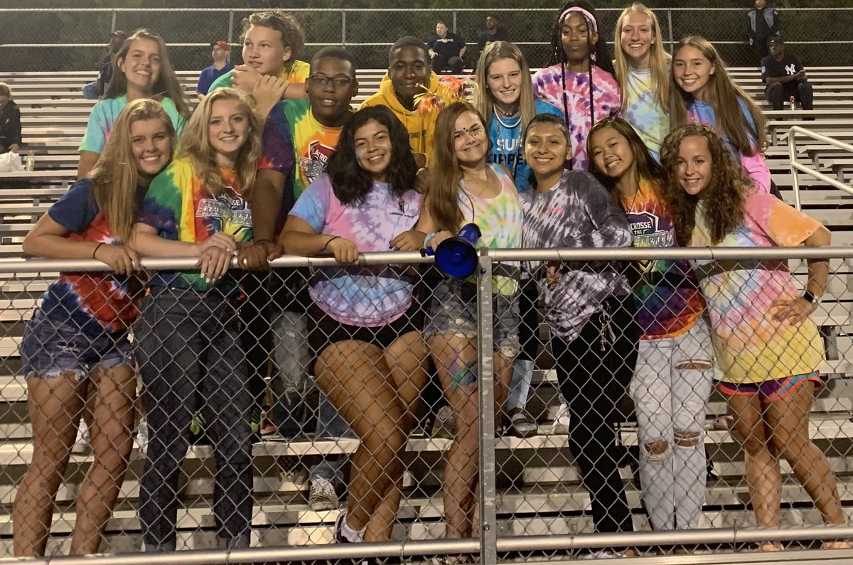 hyltonaac's tweet photo. Congratulations to the varsity football team for their 34-33 win against West potomac! #undefeatedbaby 🤩💙💛 https://t.co/Lw913geDCs