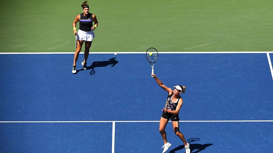 elise_mertens's tweet photo. Excited to be in our first grand slam final together! 🙌  @SabalenkaA @usopen 

#usopen #doubles #final https://t.co/or8zpCN4ZZ