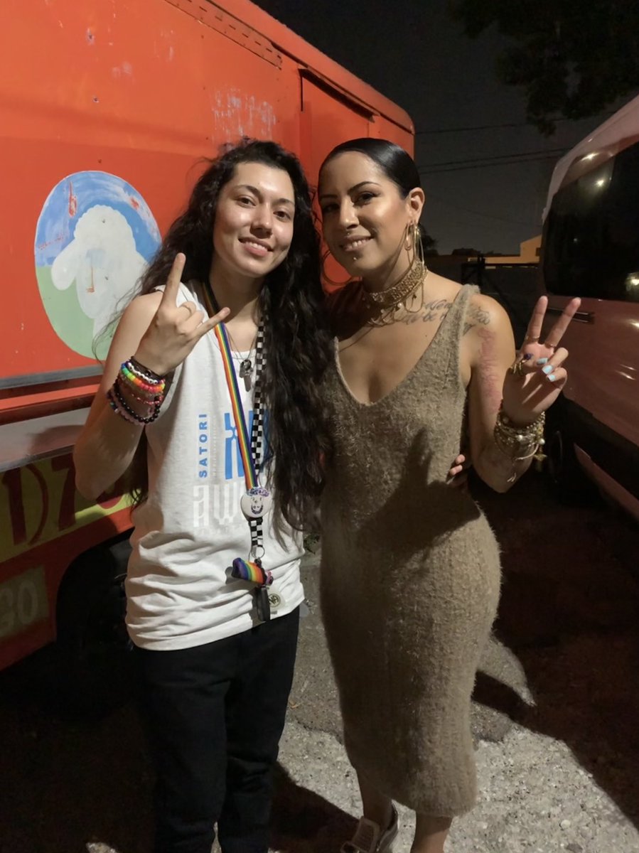 aks396_'s tweet photo. @ReverieLOVE has made such a huge impact on my life these past few years &amp; lastnight I finally got to see her perform then meet &amp; speak w her for a bit. Such an amazing experience! Can’t wait til you come back to Houston🤘🏽 #SatoriMob for life☯️🖤 https://t.co/t28kbZJAT6