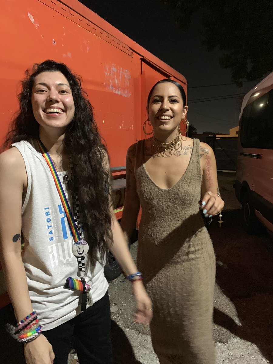 aks396_'s tweet photo. @ReverieLOVE has made such a huge impact on my life these past few years &amp; lastnight I finally got to see her perform then meet &amp; speak w her for a bit. Such an amazing experience! Can’t wait til you come back to Houston🤘🏽 #SatoriMob for life☯️🖤 https://t.co/t28kbZJAT6