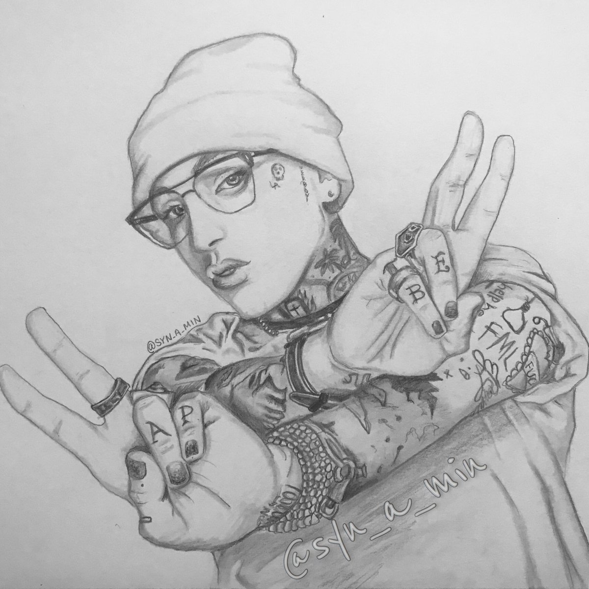 Syn_a_min's tweet photo. Sketched @iamblackbear because he’s awesome and I needed to practice drawing hands. I hope he likes it 🐾 p.s. go stream Hot Girl Bummer 🖤 🤘 #ArtworkBySynamin #blackbear #MatMusto #MatthewTylerMusto #HotGirlBummer https://t.co/kMbJc2oVcz