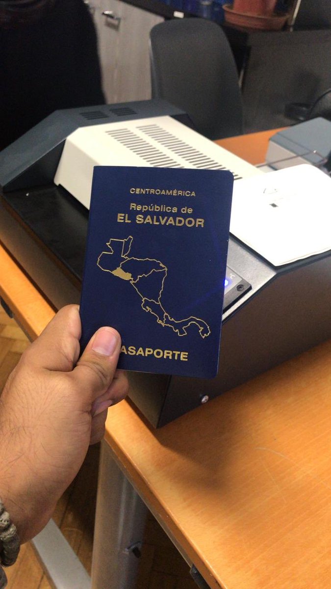 SeguridadSV's tweet photo. . @migracion_sv informa que este día finalizarón las pruebas en línea con el sistema de pasaporte en Milán, Italia. Logrando la emisión del primer pasaporte en dicho consulado. https://t.co/p243CjvFp9