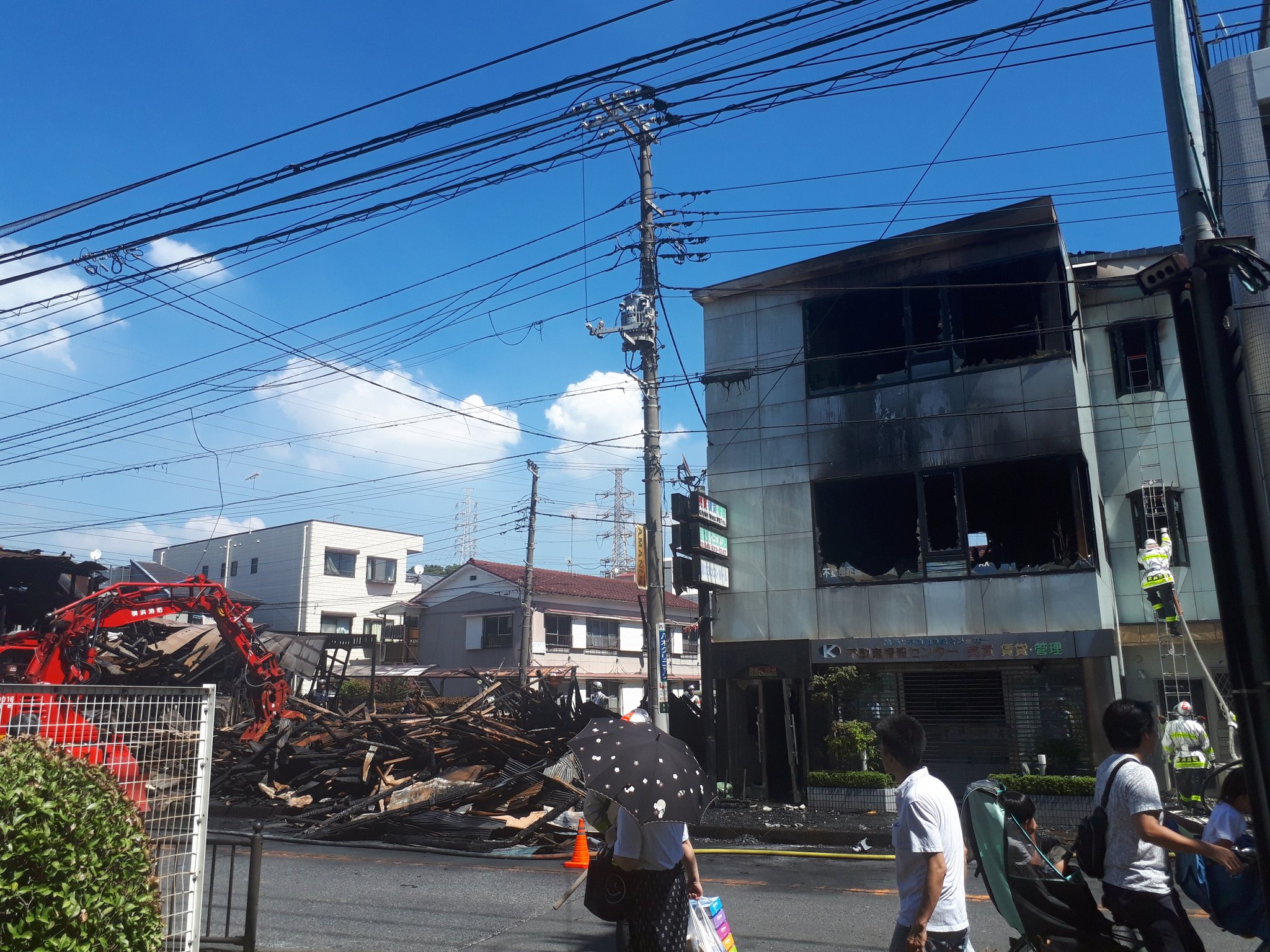 画像 菊名のサミット近くで全焼火事 綱島街道が結構な長さで片側交互通行規制です T Co Silkdjvyjx まとめダネ 画像 菊名のサミット近くで全焼火事 綱島街道が結構な長さで片側交互通行規制です T Co Silkdjvyjx まとめダネ