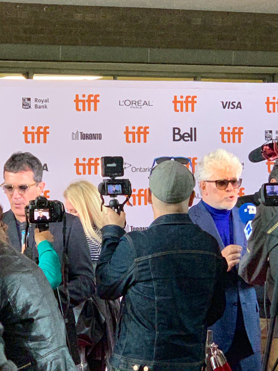 This Friday night couldn’t get any better. <a href="/TIFF_NET/">TIFF</a> red carpet with my favourite film director <a href="/PedroAlmodvar/">PedroAlmodóvar</a>. #almodovar #antoniobanderas #DolorYGloria #painandglory <a href="/antoniobanderas/">Antonio Banderas</a>