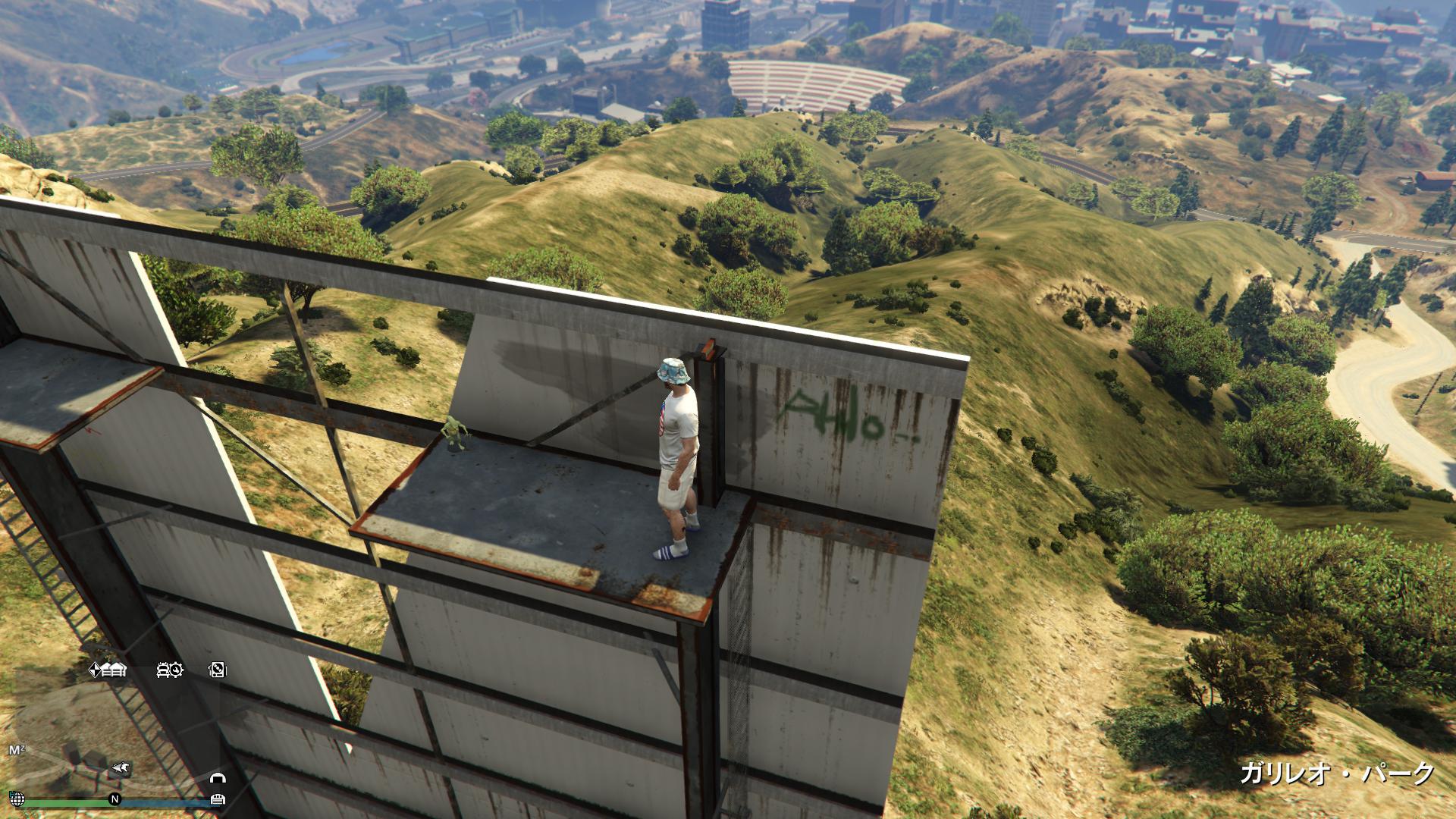 秋瓦冬造 人形その50 バインウッドヒルズ Vinewood看板のnの字 尚且つ爆発してる方 一番上の足場にあるので転落事故に注意 T Co Fvmtgw7pf0 Twitter