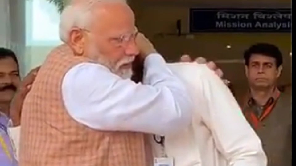 htTweets's tweet photo. #Isro chief K Sivan breaks down as PM @narendramodi hugs him after moon landing glitch

#Chandrayaan2

https://t.co/AlH6tSJH1m https://t.co/1Gz5EDfBm7