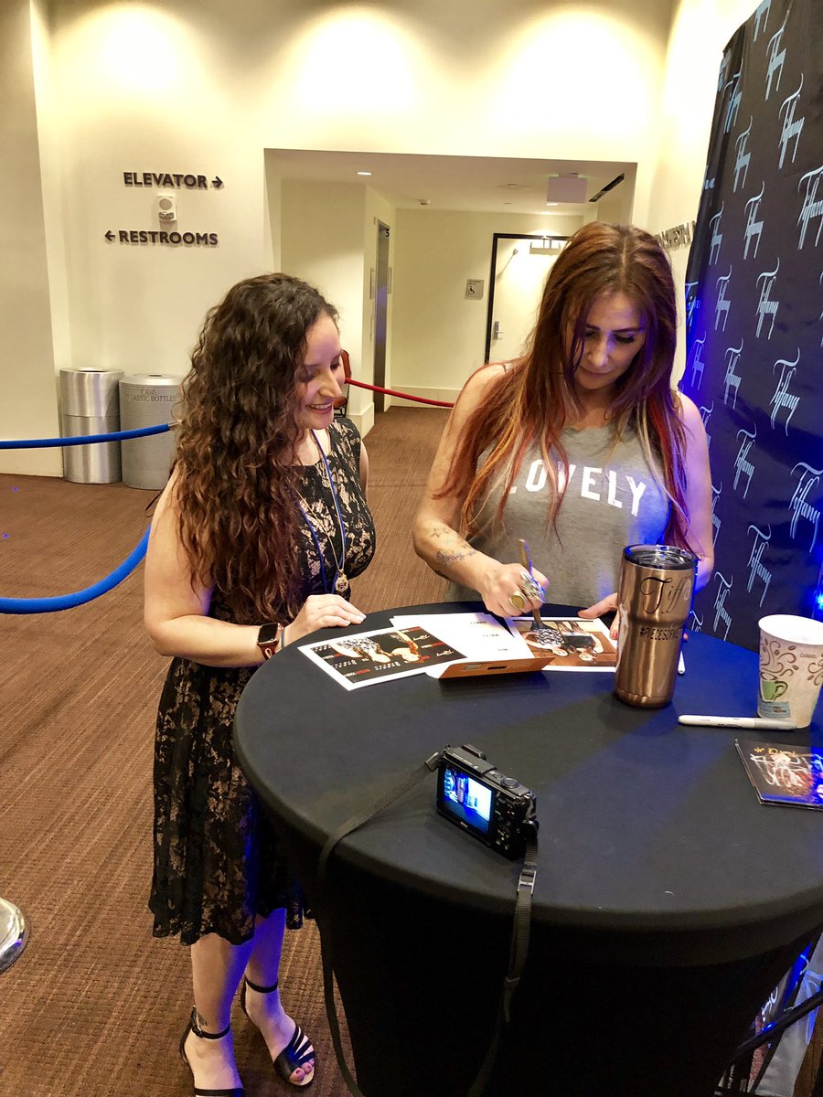 MusicMonicaLynn's tweet photo. The @tiffanytunes concert was AWESOME!! Got to hang out for a few min after too! #TeamTiff #PiecesOfMeTour #POMTour #idol #VIPMeetAndGreet https://t.co/f4gS8qR8LR