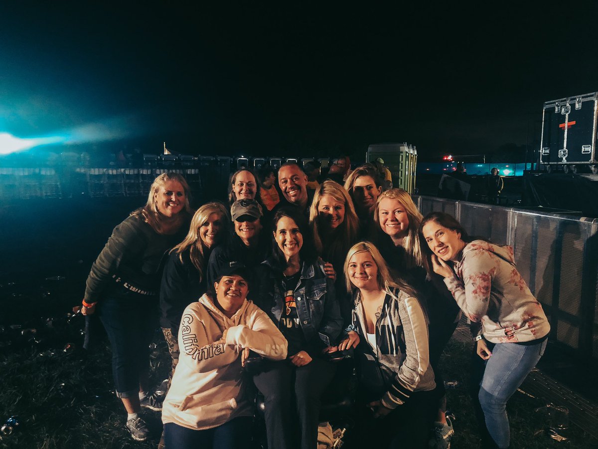 brandiburgos's tweet photo. I canβt even believe how many new people Iβve met just from going to shows. You guys all are pretty special to me now and going to shows wouldnβt be the same without one of you there. #dhcfamily https://t.co/XKoIjLtU8Q