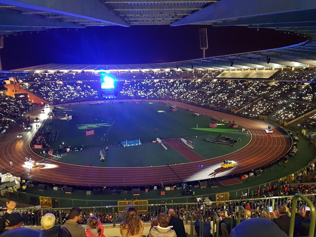 FlorianOrth's tweet photo. Wie war das? Der frühe Vogel fängt... Es geht zurück im ICE. Der Lauf gestern war nicht ganz so zufriedenstellend wie vielleicht insgeheim erhofft... Ein Erlebnis beim #DLFinal war es allemal... Nun Regeneration für nächste Woche!

@LGTelisFinanz @adidasrunning
#HereToCreate https://t.co/eJtb2tcXiW