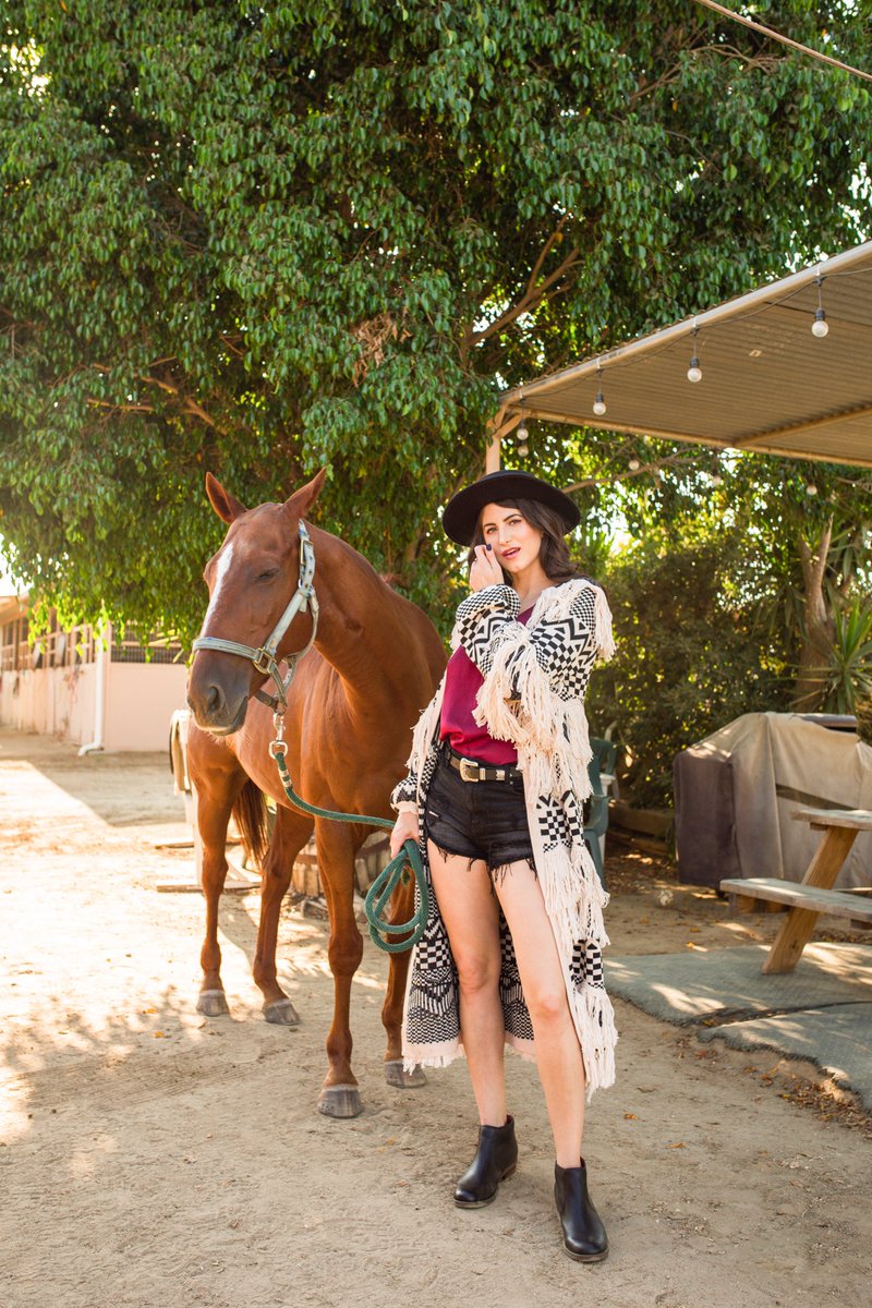 Laura__Lily's tweet photo. Ready for fall at the stables in my trusty @dankso Becky boots. Thanks to @zappos for super quick, free shipping, 365-day return policy and excellent customer service.
#danskostyle #ad #GotItOnZappos #clogs #justyourfavorites #dankso https://t.co/huT3QH44ek