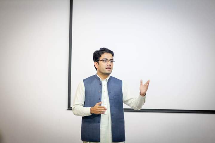 Jhagra's tweet photo. 1. These are the platforms that will take Pakhtunkhwa to the world. Visited NIC Peshawar with @kamrankbangash, heard pitches by young entrepreneurs.
Was told that "the drive and hunger of KP's youth is such they would drive to Karachi overnight for a meeting, if it helped." https://t.co/or6UoVNnLS