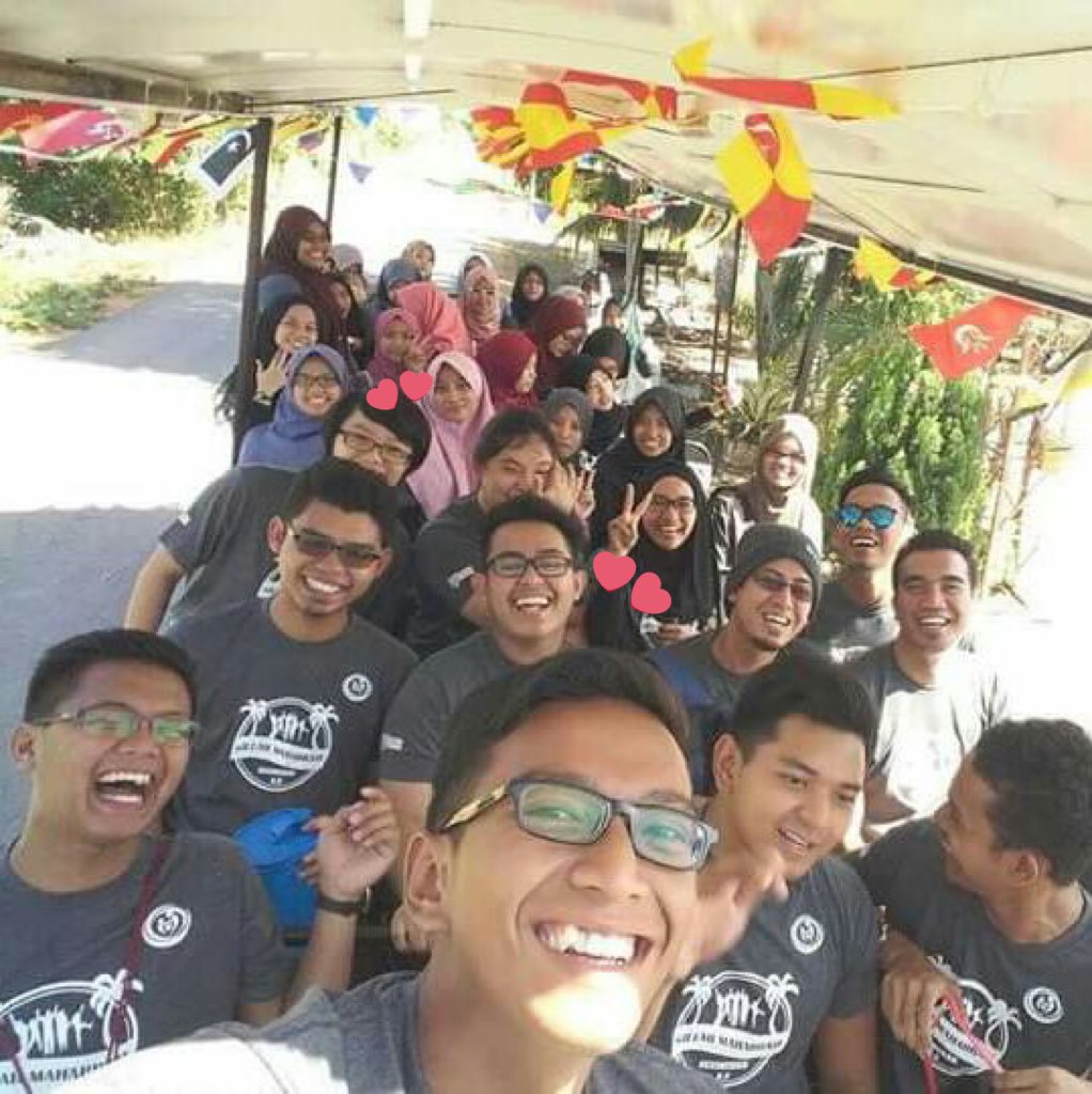 afifiqah's tweet photo. Inilah permulaan terlibat dengan Keluarga12. Kalau tak sorang pun takkenal 🤣 #rindu #sillahmahabbah #2016year #k12 #huha https://t.co/igO9lGuwxd