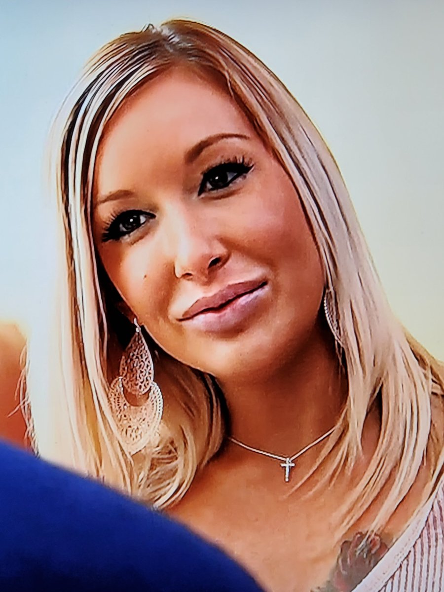 Fredilu's tweet photo. @LuvAfterLockup anyone notice that Lacey on season 3 looks exactly like a celebrity? #luvafterlockup https://t.co/5oSDSF3I8a