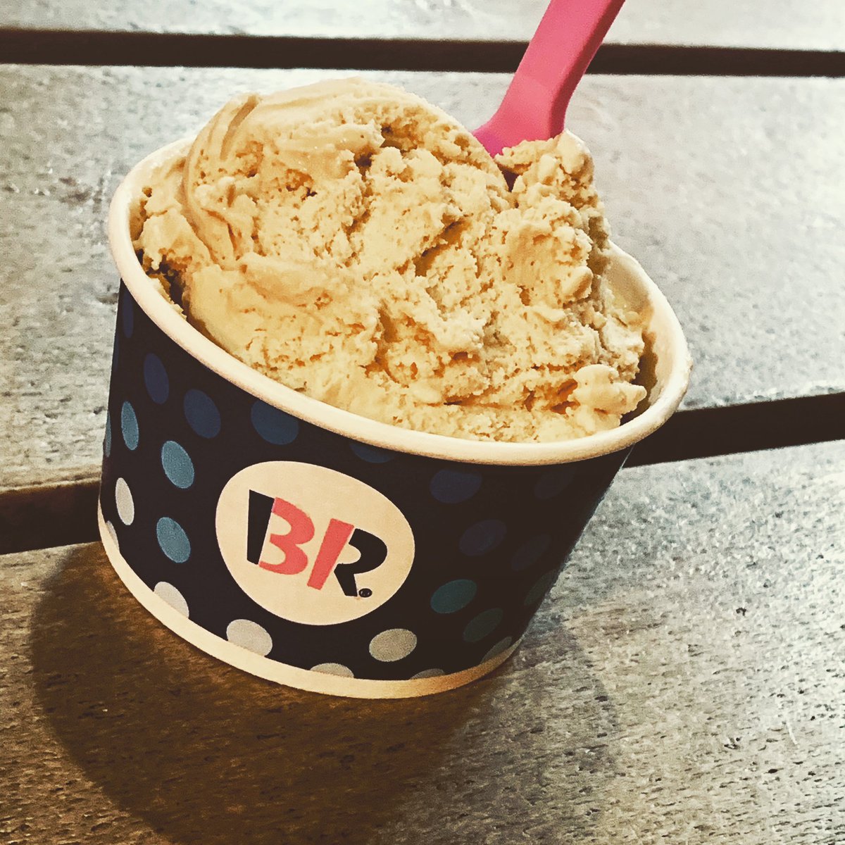 TheTravelphile's tweet photo. Did you celebrate #nationalcoffeeicecreamday today? I did, but just barely. Thank you @baskinrobbins for being open until 10pm! I love you!
#jamoca #baskinrobbins #31flavors #jamocaismyjam #coffeeicecream #sweettooth #nomnom #eatwell #icecream #lactoseintolerantbutidontcare https://t.co/fbJSkkUBqr
