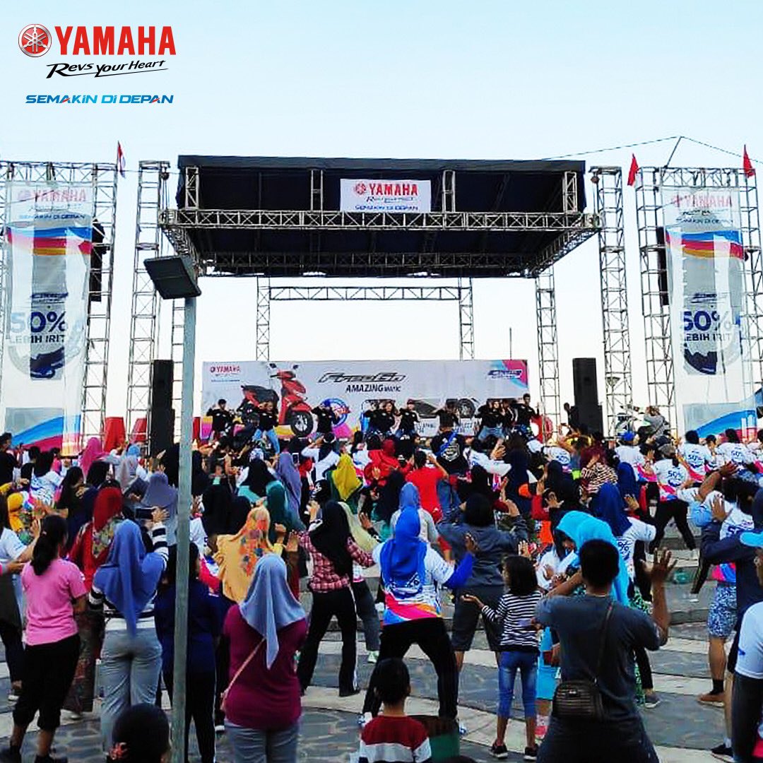 yamahaindonesia's tweet photo. Sebagai bentuk apresiasi terhadap antusiasme dan dukungan Brosis, melalui acara BYMS ini, Yamaha memberikan charity dalam bentuk sunatan massal untuk lebih dari 200 anak dan donasi buku untuk 80 SMK di Sulawesi Selatan! #YamahaIndonesja #SemakinDiDepan #YamahaBlueCore #BYMS2019 https://t.co/znswavHq55