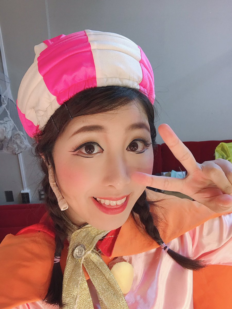 Airi ミュージカルのときの舞台メイクは私の場合ちょっと特殊です 今回は魔法の国だったので アイシャドウは黄色オレンジピンクの3色使いで華やかにしてみました あと普段は描かない目から離れた下ライン 舞台メイクはまるで顔に絵を描いてる Airi ミュージカルのときの舞台メイクは私の場合ちょっと特殊です 今回は魔法の国だったので アイシャドウは黄色オレンジピンクの3色使いで華やかにしてみました あと普段は描かない目から離れた下ライン 舞台メイクはまるで顔に絵を描いてる