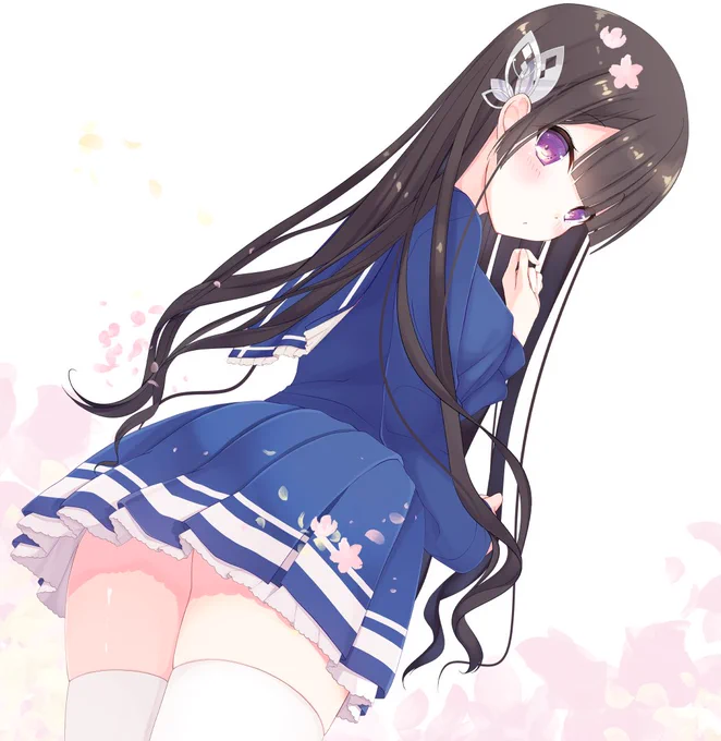 #黒髪の日

昨日、黒髪の日だったんですね‼︎
うちの看板娘の、かざりちゃんです。 