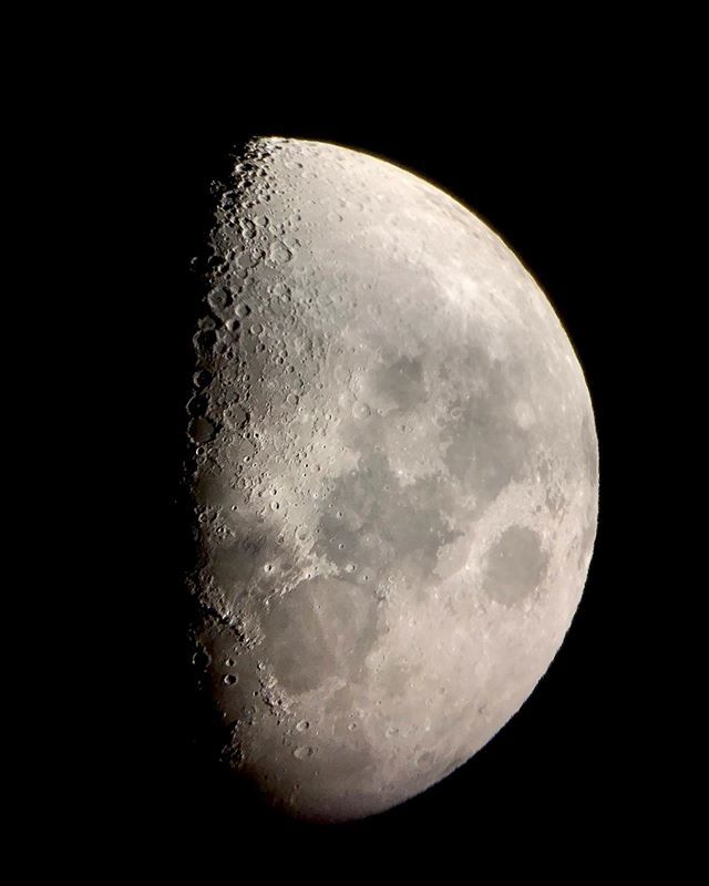 Moon tonight #seattle #wa #pnw #k5summer #moon #lunar #astro #space ift.tt/2PRFmW5