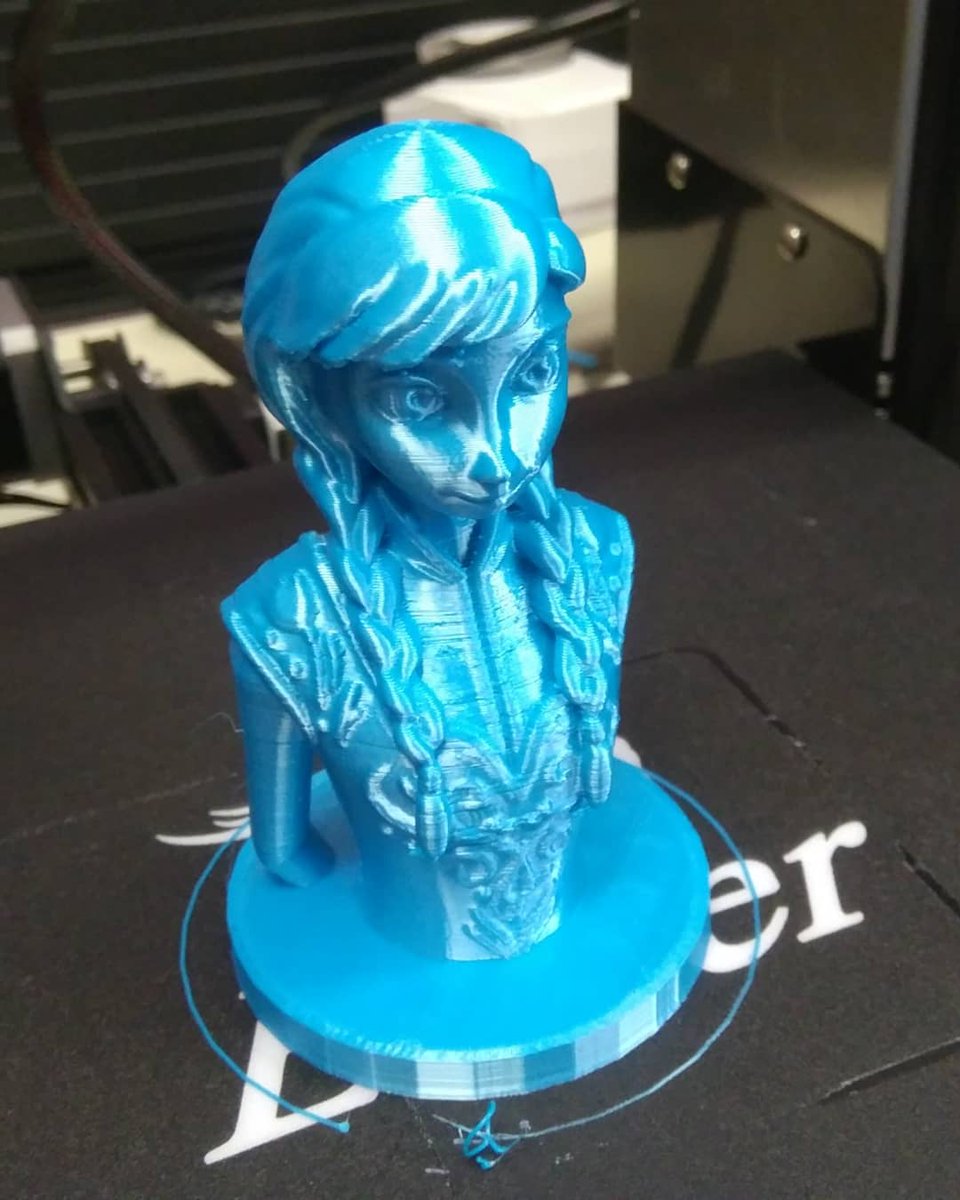 Plas3D's tweet image. Have you watched Frozen and do you like Princess Anna?  This model by @piraxchild is awesome, incredible details. Printed in Electric Blue on Ender 3 Pro (stock) at 0.2mm layer. #plas3d #Frozen #Anna #Frozen2 #disneyfrozen #princess #electricblue #3dprinting